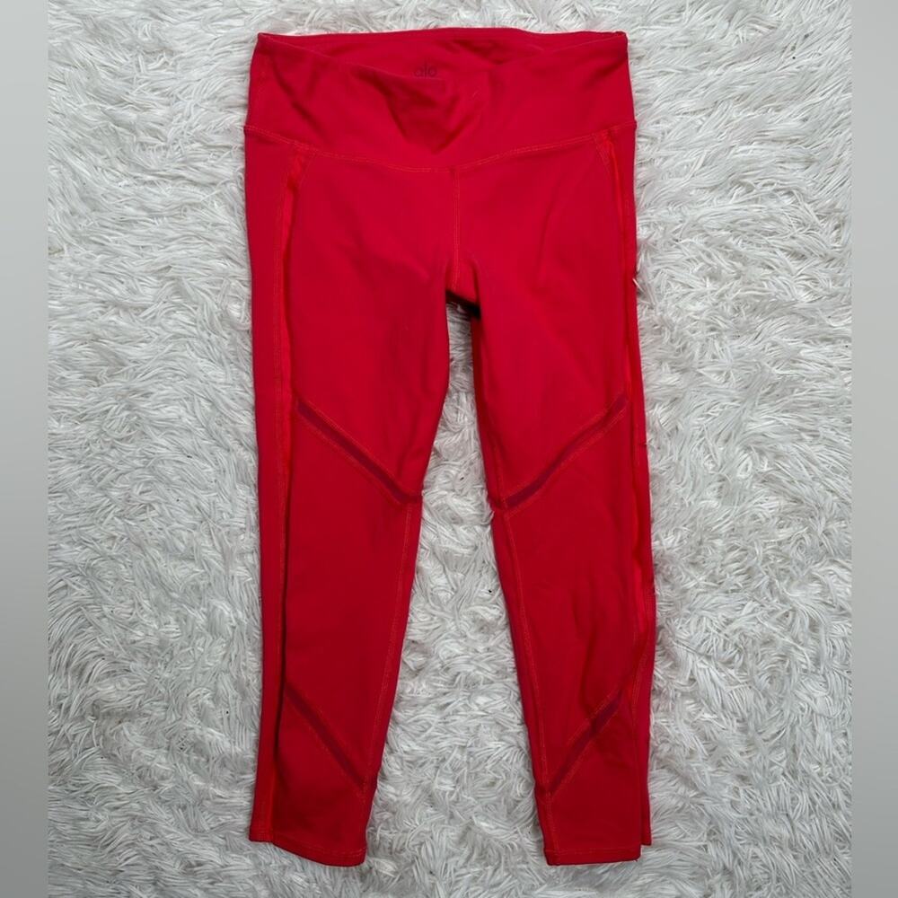 Alo Yoga Women’s Continuity Capri Leggings Size Small - Pink
